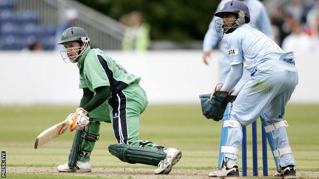 Ireland's Niall O'Brien and India's Dinesh Karthik during the 2007 ODI at Stormont