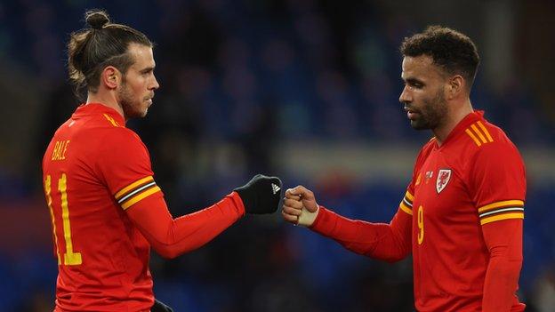 Gareth Bale (L) and Hal Robson-Kanu