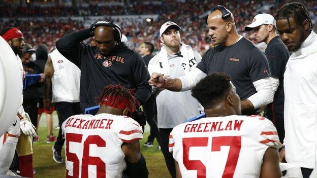 Robert Saleh gives a team talk