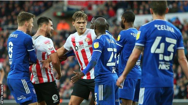 Sunderland and Ipswich players