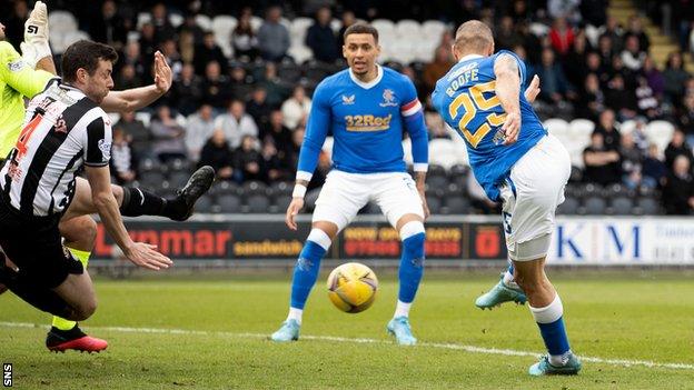 Kemar Roofe scores for Rangers