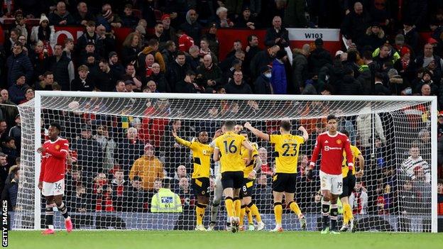 Manchester United lose to Wolves