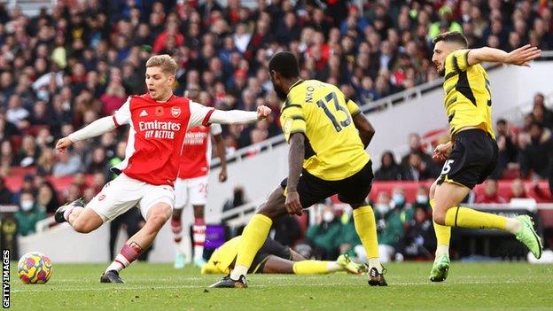 Emile Smith Rowe scores for Arsenal