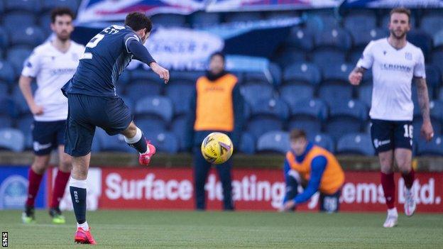 Reghan Tumilty crashed home from 30 yards to help Raith to victory