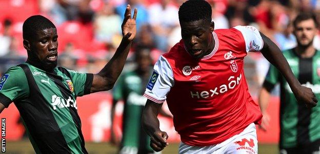 Marshall Munetsi (right) in action for Reims against Lens