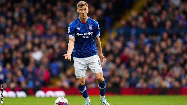 Ipswich Town midfielder Lee Evans will be out for several weeks with a knee injury.