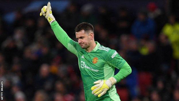 Heaton makes his long-awaited United debut