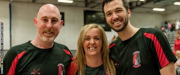 Knights players pose with former England head coach Tracey Neville