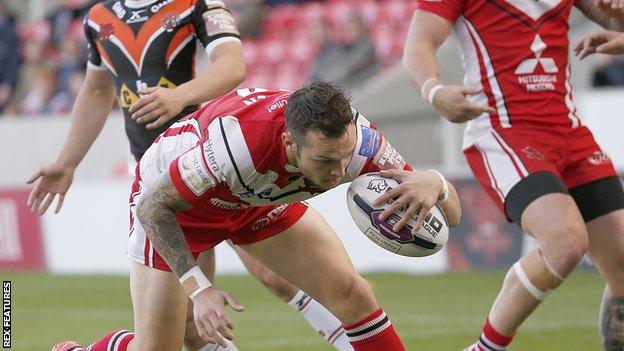 Gareth O'Brien goes in for Salford's first try against Castleford