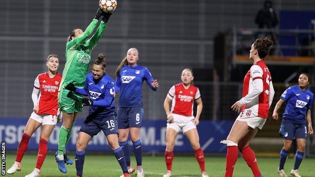 Arsenal keeper catches ball