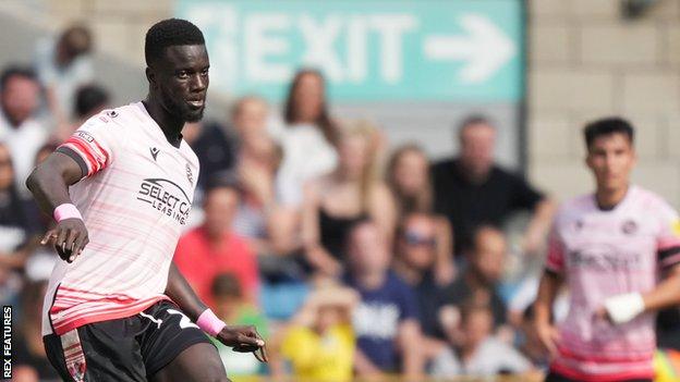 Naby Sarr in action for Reading