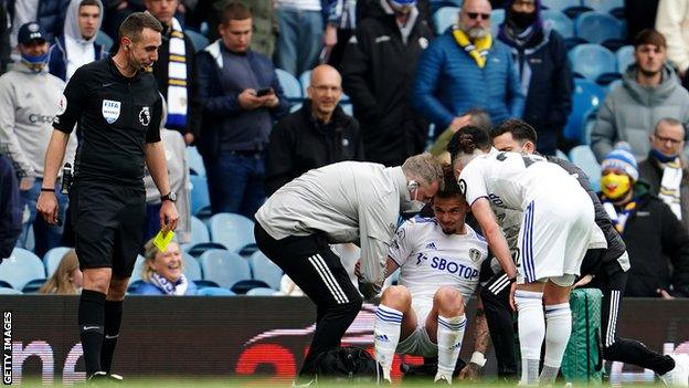 Leeds United midfielder Kalvin Phillips injured