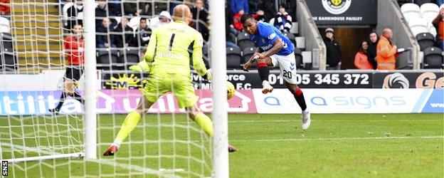 Alfredo Morelos scores