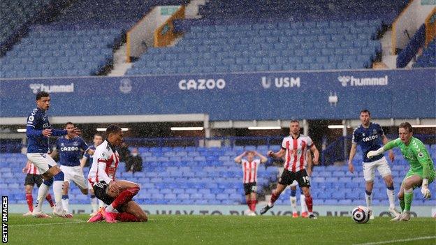 Daniel Jebbison scoring against Everton