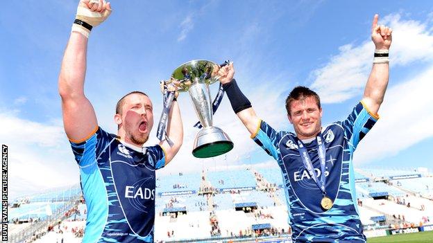 Ceri Sweeney and Richie Rees celebrate winning the Challenge Cup with Cardiff Blues in 2010