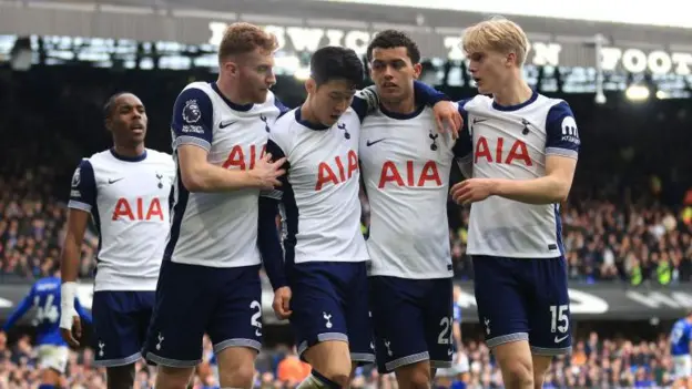 Johnson double helps improving Spurs win at Ipswich