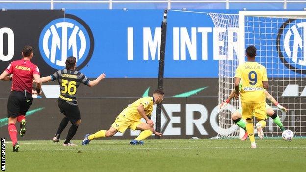 Matteo Darmian scores the winner for Inter Milan against Hellas Verona