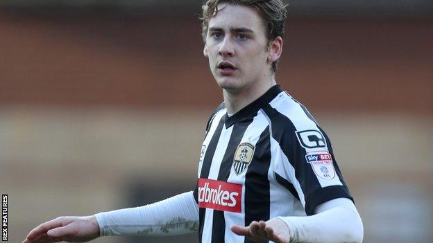 Elliott Hewitt in action for Grimsby Town