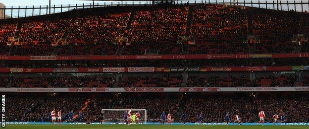 Clock End at Emirates