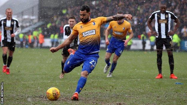 Kane Hemmings equalises for Mansfield