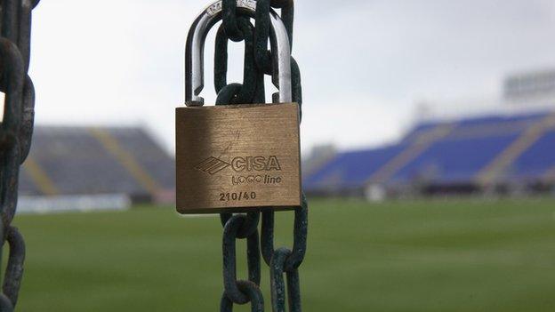 football_stadium_lock