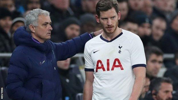 Tottenham boss Jose Mourinho and Jan Vertonghen