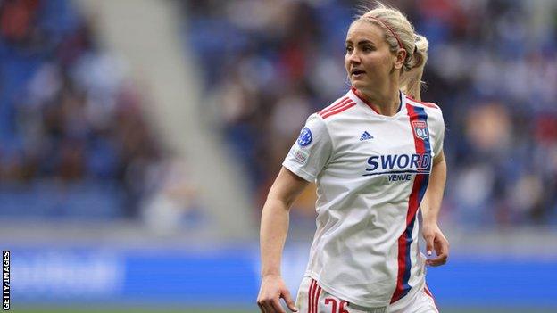 Lindsey Horan playing for Lyon