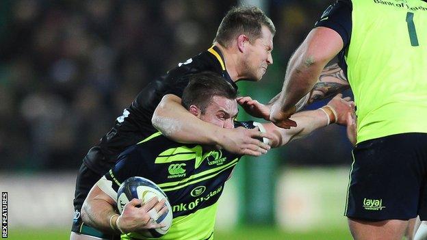 Dylan Hartley's wild swinging arm connects with the head of Leinster and Ireland flanker Sean O'Brien