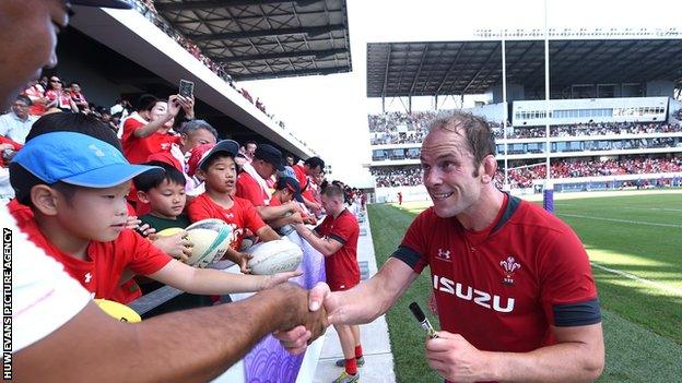 Alun Wyn Jones shakes hands with a supporter during a Wales training session in Japan