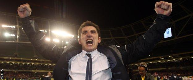 Declan Devine celebrates winning the 2012 FAI Cup