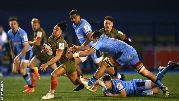 Harlequins' Marcus Smith tries to evade a tackle