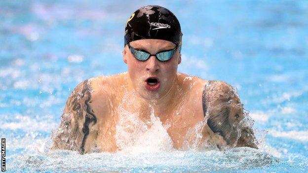 Adam Peaty swimming the breaststroke