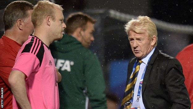 Steven Naismith and Gordon Strachan look disappointed against France