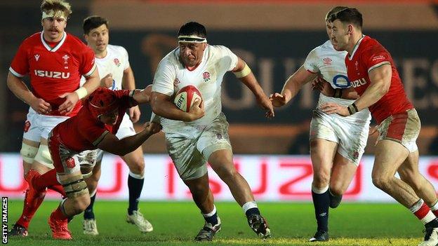 Mako Vunipola runs with the ball against Wales