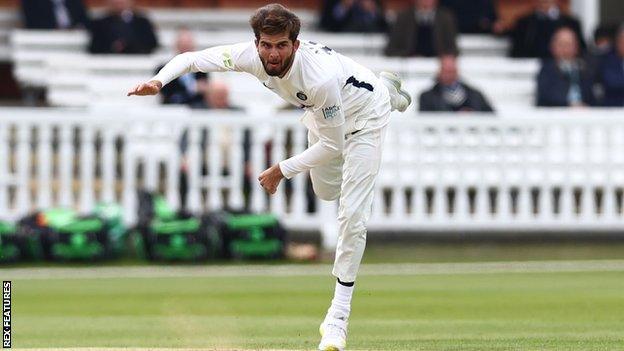 Shaheen Afridi bowling for Middlesex