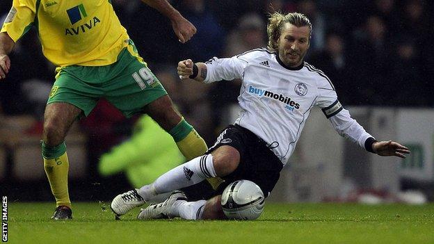 Robbie Savage playing for Derby County