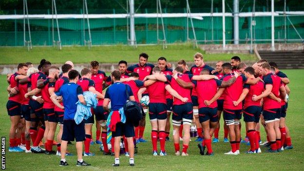 England team huddle