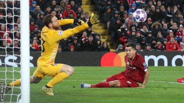 Jan Oblak keeps out an effort from Roberto Firmino