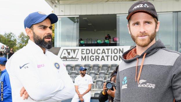 Virat Kohli talks with Kane Williamson