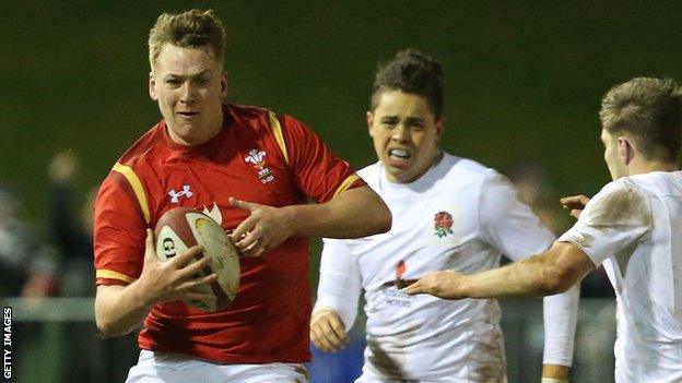 Alex Dombrandt playing for Wales Under-20s against England