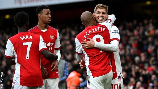 Arsenal players celebrate Smith Rowe's goal
