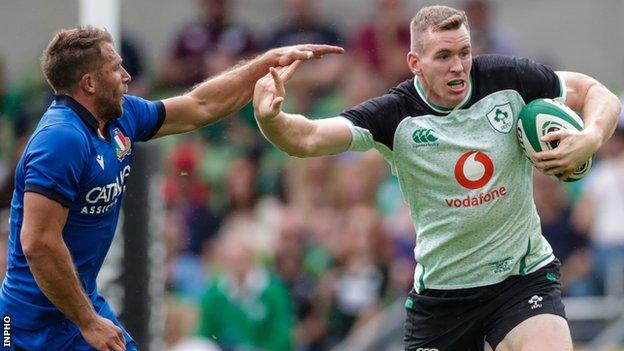 Chris Farrell produces a run for Ireland against Italy