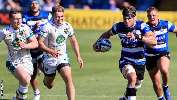 Josh Bayliss scores a try for Bath