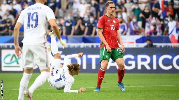 Antoine Griezmann scores with a bicycle kick against Bulgaria