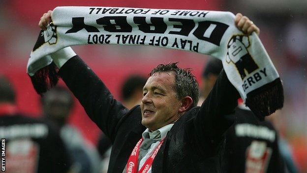 Billy Davies celebrates at the Championship play-off final in 2007