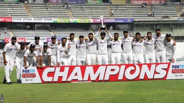 India celebrate winning the second Test and series against New Zealand in Mumbai