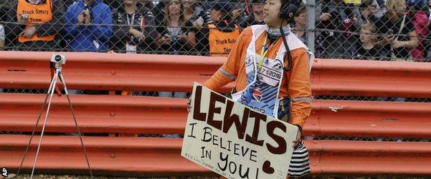 Lewis Hamilton sign