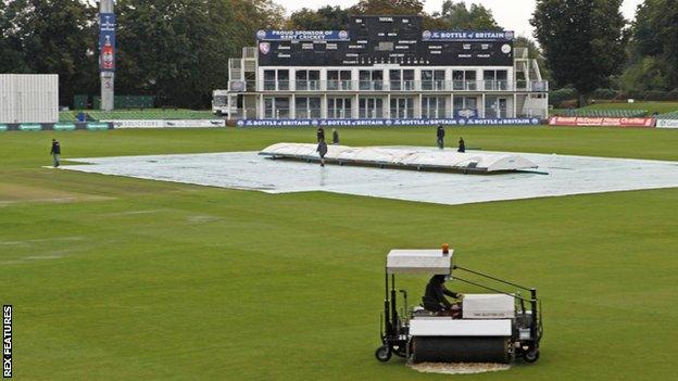 Groundstaff at Canterbury