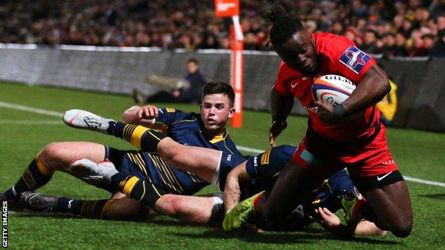 Rotimi Segun scores a try for Saracens