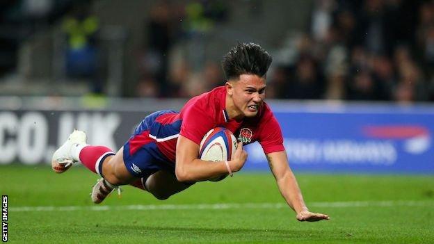 Marcus Smith scores a try for England against Tonga